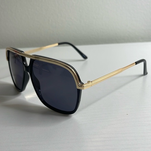 Sunglasses - Picture 3 of 6